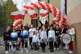 Gorące powitanie tancerek w szkole w Bobrownikach Wielkich. Brązowe medalistki Mistrzostw Świata Cheerleaders wróciły do domu [ZDJĘCIA]
