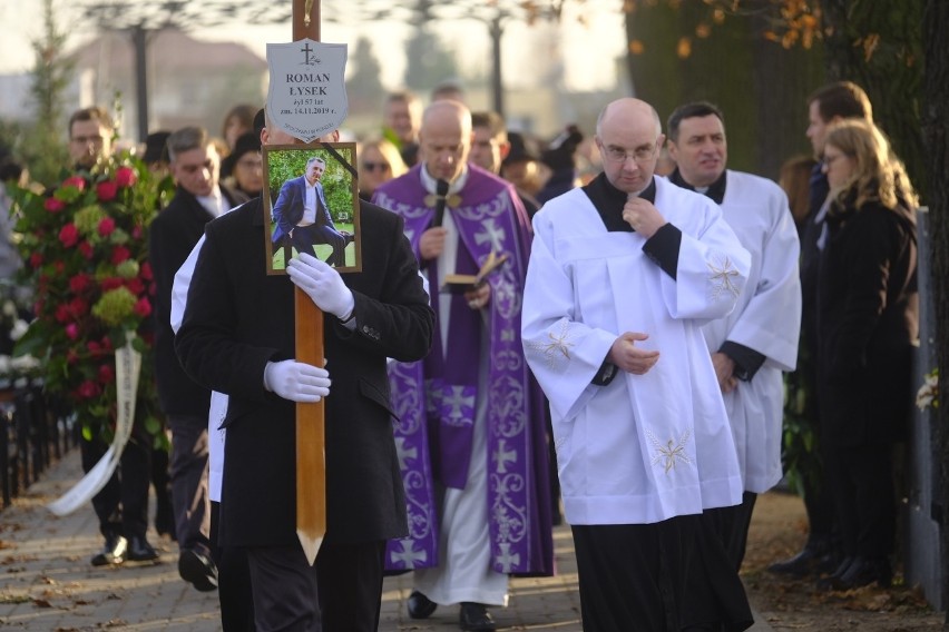 Tłumy torunian pożegnały we wtorek (19.11) doktora Romana...