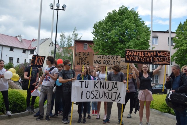 Protest przed sesją Rady Miasta w Starogardzie Gd.