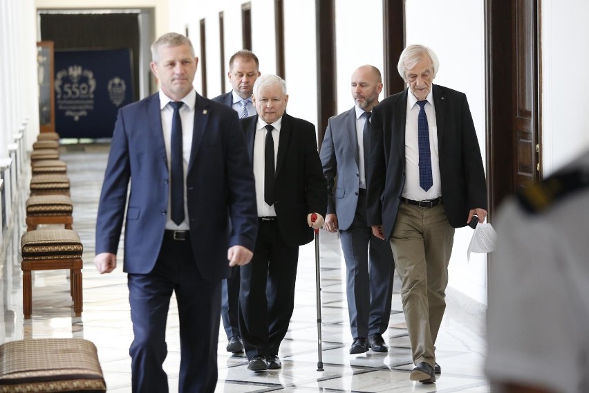 Jarosław Kaczyński pojawił się w Sejmie, ale nie siedzi na sali obrad