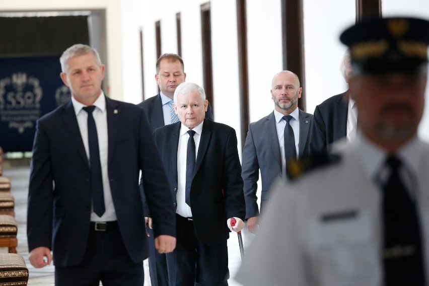 Jarosław Kaczyński pojawił się w Sejmie, ale nie siedzi na sali obrad