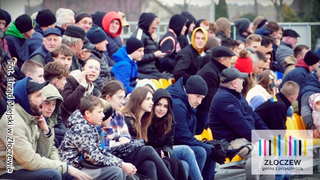 Tłumy kibiców na meczu stulecia w Złoczewie. Szczęście Złoczewii było tak blisko, Więcej na kolejnych zdjęciach