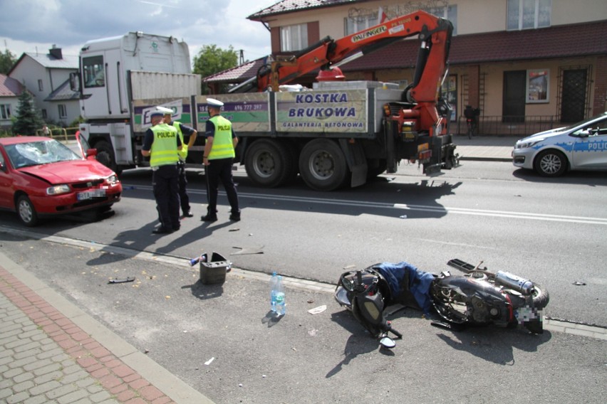 31-letnia motorowerzystka ranna w wypadku w Woli Baranowskiej. Potrącił ją samochód osobowy (ZDJĘCIA)