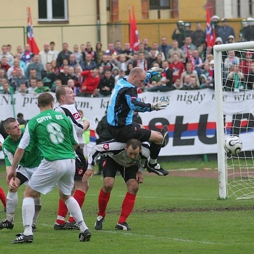 W meczu 11. kolejki IV ligi Pomorze, Bytovia Bytów wygrala z Gryfem 95 Slupsk 2:1.