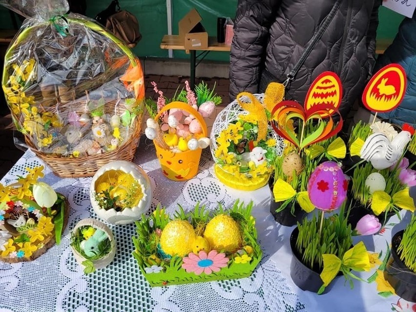 Będzie Kiermasz Wielkanocny w Białobrzegach. Świąteczne ozdoby i wielkanocne pyszności na placu przy kościele