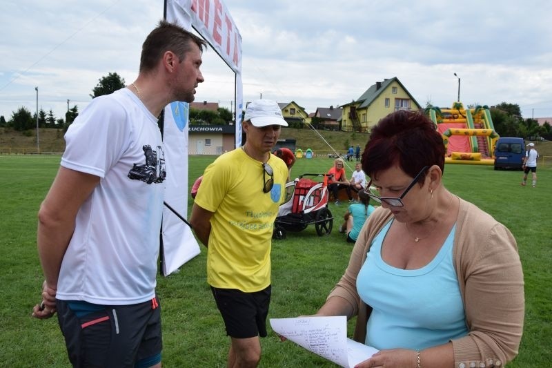 W Tłuchowie pobiegli w trzech biegach. W rodzinnym, najmłodszy, ledwie umiał chodzić, ale pobiegł! To był super Dzień Ziemi Tłuchowskiej