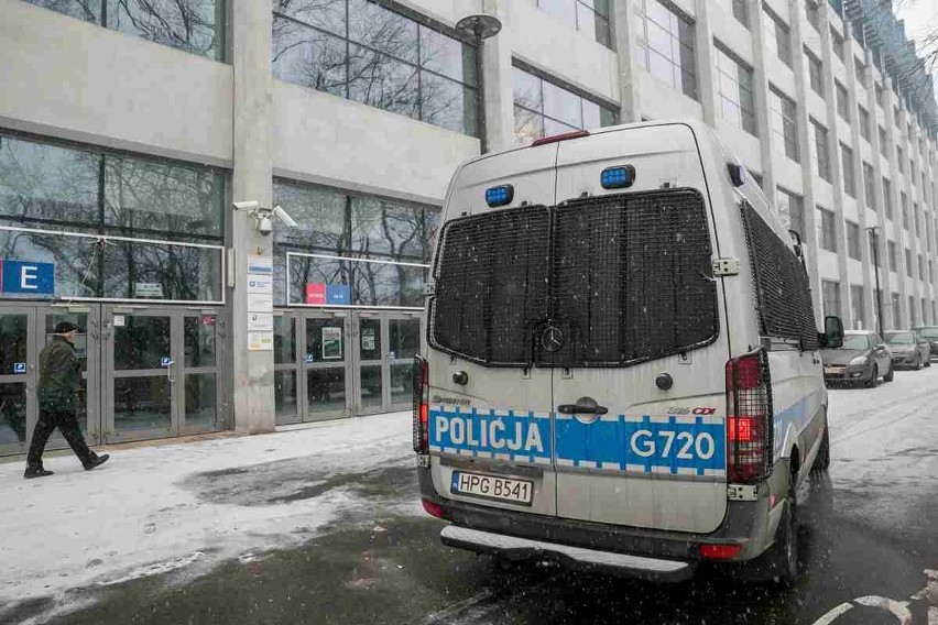 Kraków. Policja przeszukuje pomieszczenia TS Wisła i zabezpiecza dokumenty