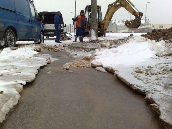 Na ulicy Swobodnej są pracownicy Wodociągów