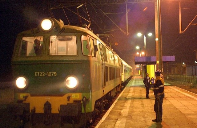 Ostatni raz pociąg pasażerski ze Skarżyska-Kamiennej przyjechał do Tarnobrzega 3 grudnia 2006 roku o godzinie 22.22.