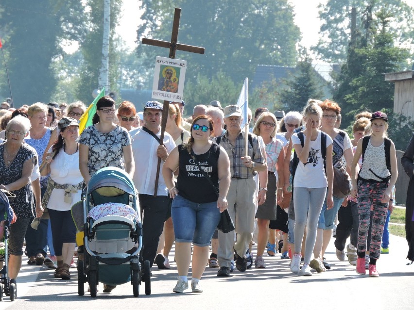 Tysiące ludzi na odpuście w Dąbrówce (zdjęcia i wideo)