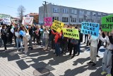 250 uczniów włoszczowskiego "Staszica" manifestowało na ulicach Włoszczowy (ZDJĘCIA)