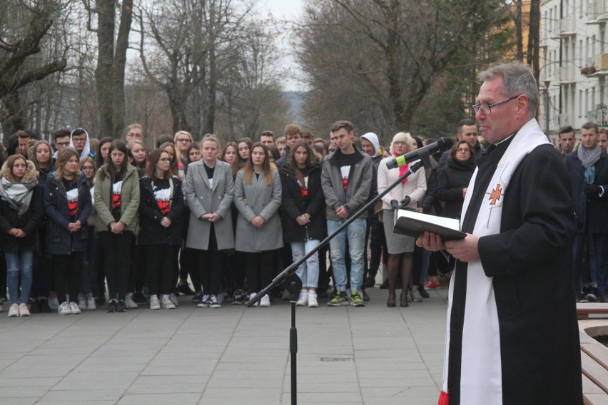 Dąb Niepodległości poświęcony przez papieża rośnie w Kielcach (WIDEO, zdjęcia)