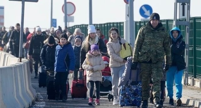 Wydział edukacji Urzędu Miasta Łodzi wyznaczył po jednej szkole i przedszkolu w każdej dzielnicy miasta, w których będą się uczyć dzieci uchodźców z Ukrainy. Do podstawówek przyjęto już 55 uczniów.CZYTAJ DALEJ NA KOLEJNYM SLADZIE>>>