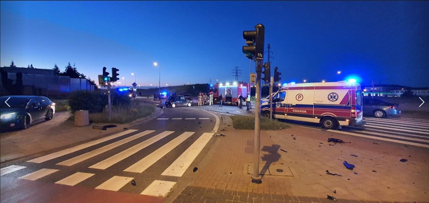 Gdańsk: Nocny pościg policji za naćpanym 19-latkiem bez prawa jazdy. Jedna osoba poszkodowana w finałowej kolizji 03.07.2022