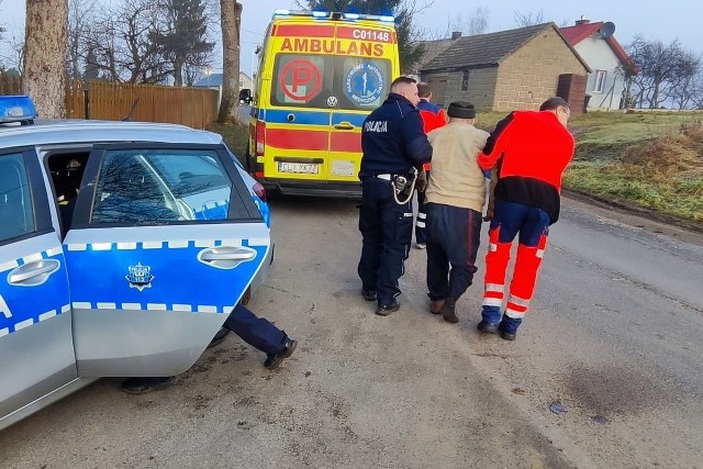 W nocnych poszukiwaniach zaginionego mieszkańca gminy Chrostkowo zaangażowani byli strażacy i policjanci wsparci przez psa tropiącego i drona. Starszego pana udało się odnaleźć nad ranem.