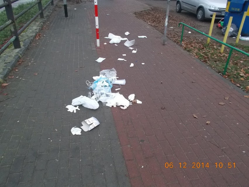 Medyczne odpady leżały na ścieżce rowerowej. [FOTO]