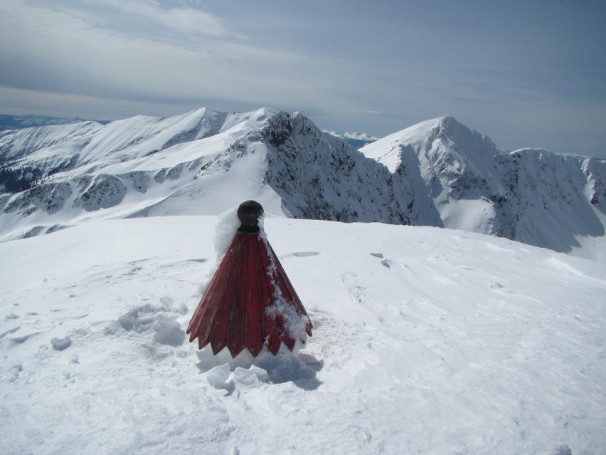 W Tatrach wciąż zima w pełni. Obowiązuje lawinowa dwójka [ZDJĘCIA]