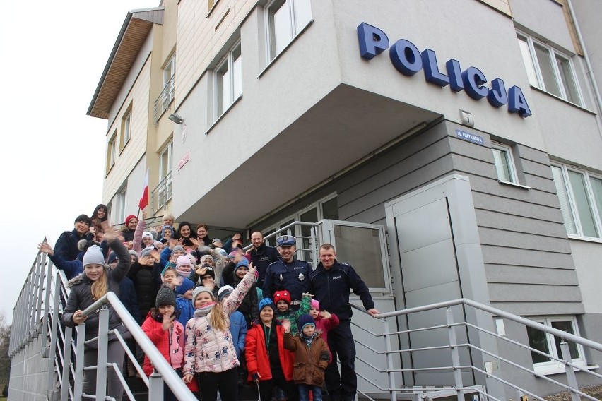 Uczniowie z Karnkowa odwiedzili lipnowską komendę policji