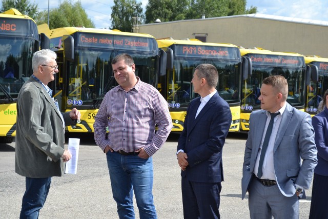 14 nowych autobusów elektrycznych jest już w bazie PKM Sosnowiec. Wkrótce mieszkańcy Zagłębia będą nimi podróżować. Zobacz kolejne zdjęcia. Przesuń w prawo - wciśnij strzałkę lub przycisk NASTĘPNE