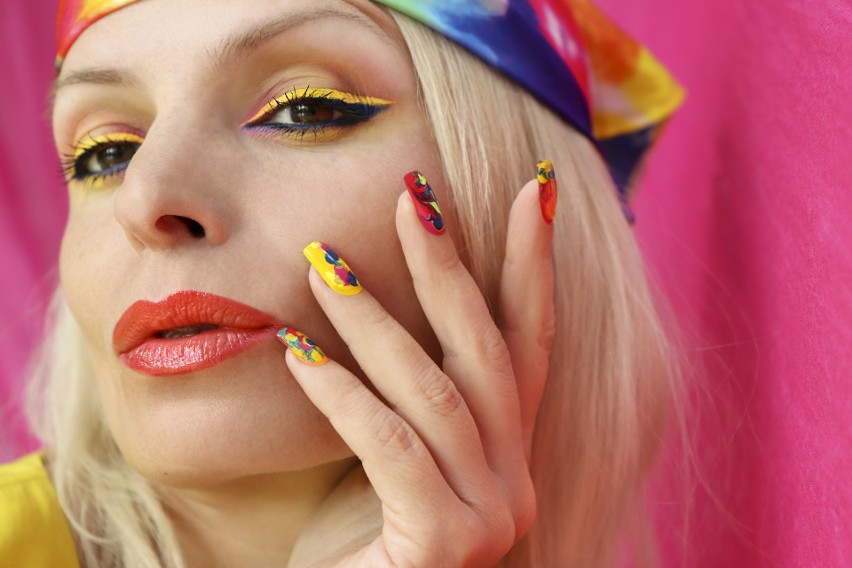 Swirl nails to jeden z największych trendów na wiosnę i lato...