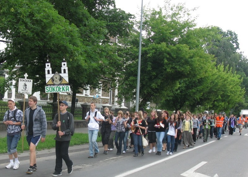 Pielegrzymi z Sokólki wyruszyli dziś do sanktuarium w...