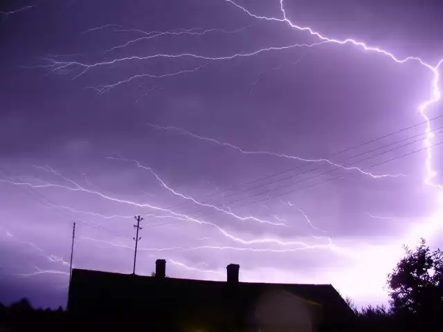 Wczoraj w Kłącznie (gm. Studzienice) doszło do śmiertelnego porażenia piorunem.