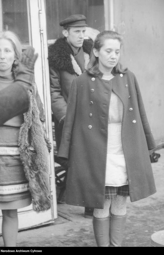 Tak ubierały się kobiety w XX w. Ich stroje są zaskakujące!...