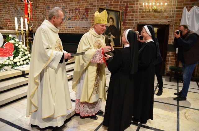 Nagrodę z rąk biskupa Piotra Turzyńskiego odebrała siostra Julia Szteliga, Matka Generalna Zgromadzenia Sióstr św. Michała Archanioła.