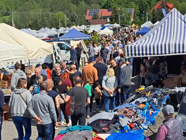 Ulubiona giełda regionu świętokrzyskiego - giełda w Miedzianej Górze znowu przyciągnęła tysiące kupujących. Byliście tu w niedzielę, 21 maja? Może znajdziecie się na zdjęciach >>>>