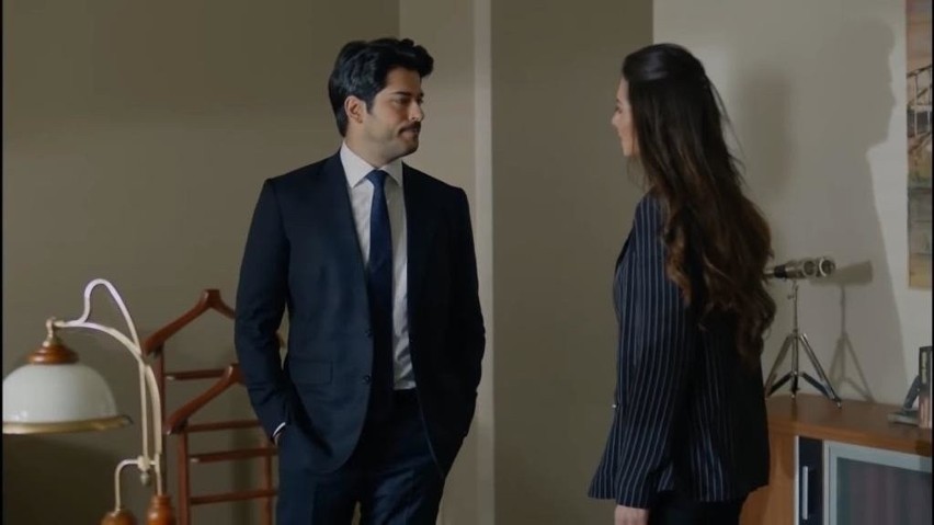 "Wieczna miłość" odcinek 78. Nihan mówi rodzinie o rozwodzie z Emirem. Asu w spisku z Zeynep przeciwko Nihan! [STRESZCZENIE ODCINKA+ZDJĘCIA]