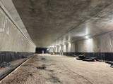 Zrywali kable elektryczne w tunelu budowanej obwodnicy Krakowa. Pijani wandale odpowiedzą za niszczenie mienia