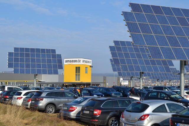 Trwa kolejny etap rekrutacji do nowego centrum Amazona w Sosnowcu. Poszukiwani są m. in. pracownicy poziomu początkowego, operatorzy wózków widłowych, młodsi kierownicy, czyli tzw. Team Leaderów, osoby wspierających dział HR, a także liderzy działu rekrutacji