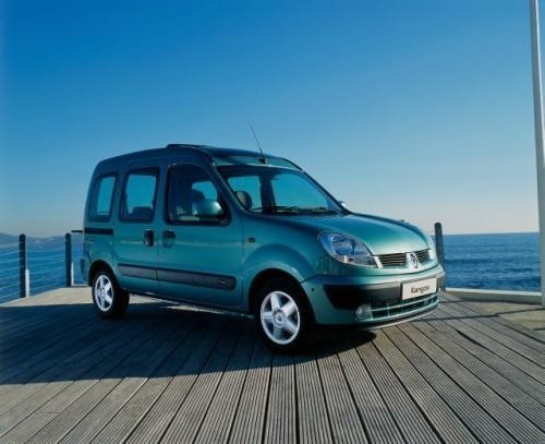 Renault Kangoo, podobnie jak Fiat Doblo, oferowany jest w...