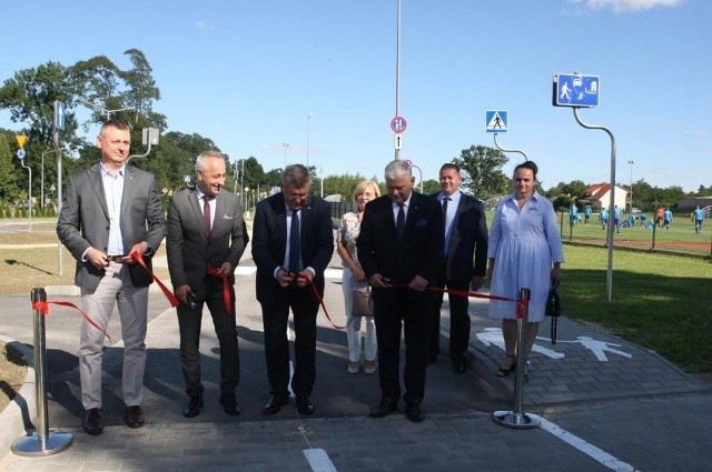 Oficjalne otwarcie obiektu przez posła Marka Suskiego, burmistrza Mariusza Dziubę i innych przedstawicieli.
