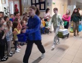 Dzień bez plecaka w szkołach w Drohojowie i Kaszycach. W czym uczniowie przynieśli książki [ZDJĘCIA]