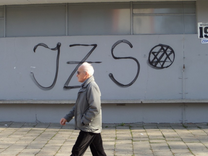 Kraków: pseudografficiarze na os. Kalinowym znowu atakują [ZDJĘCIA]
