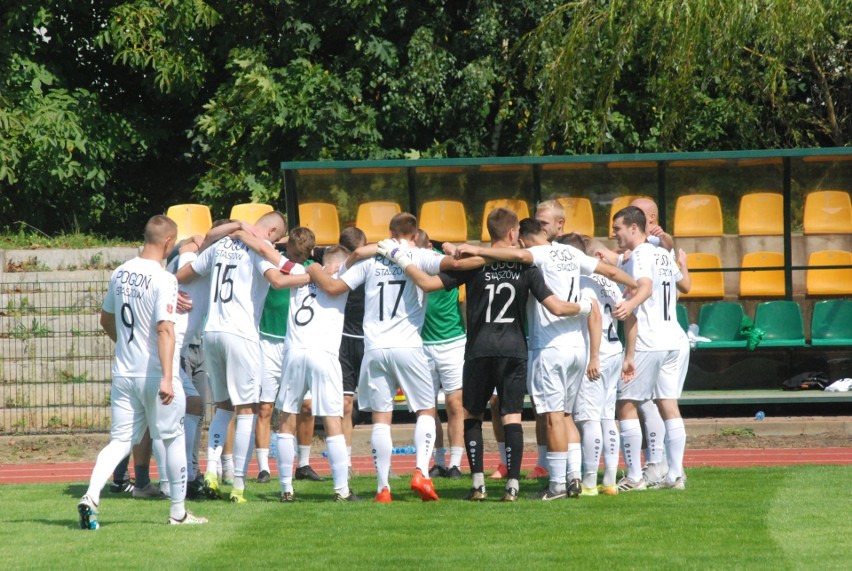 Galeria zdjęć z meczu Pogoni Staszów z Nidą Pińczów w Hummel IV Lidze. Gospodarze wygrali 2:0 i są liderem 