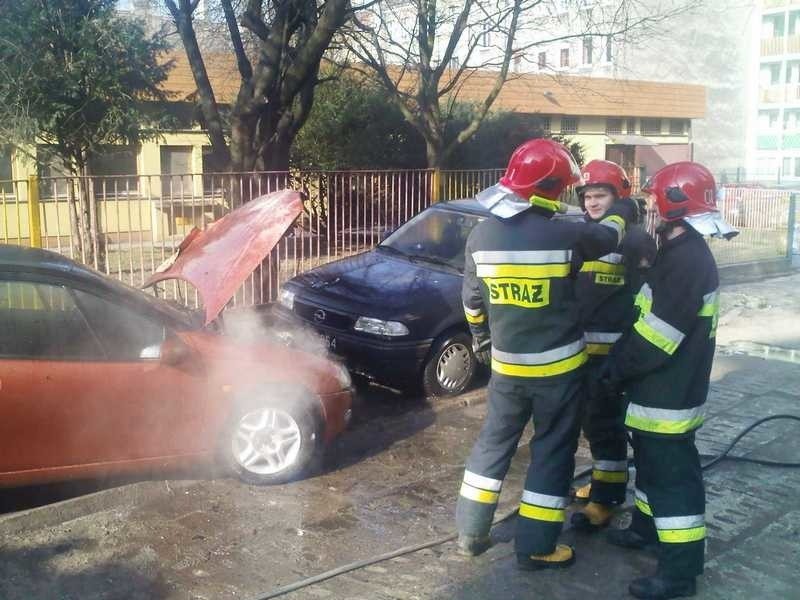 Akcja gaszenia samochodu przy ulicy Łokietka.