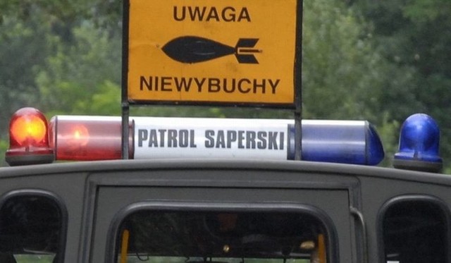 Na polach między Słubicami, a Drzecinem, znaleziono niewybuchy. Niebezpiecznego znaleziska pilnują policjanci, na miejsce wezwano saperów.