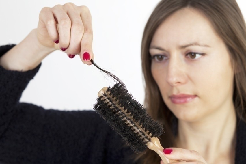 Za wypadanie włosów może odpowiadać wiele czynników - stres,...
