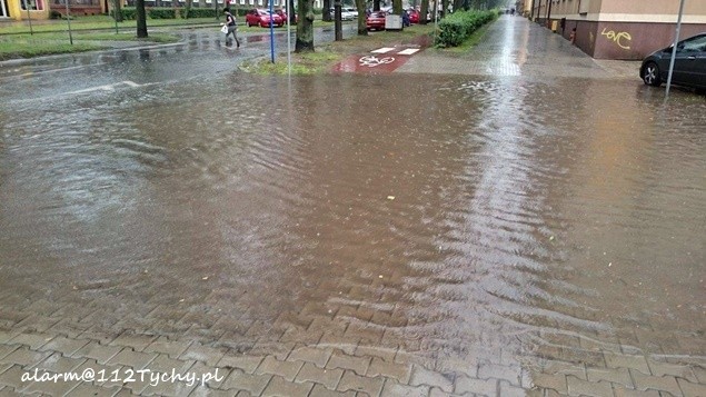 Oberwanie chmury w Tychach spowodowało liczne zalania i...