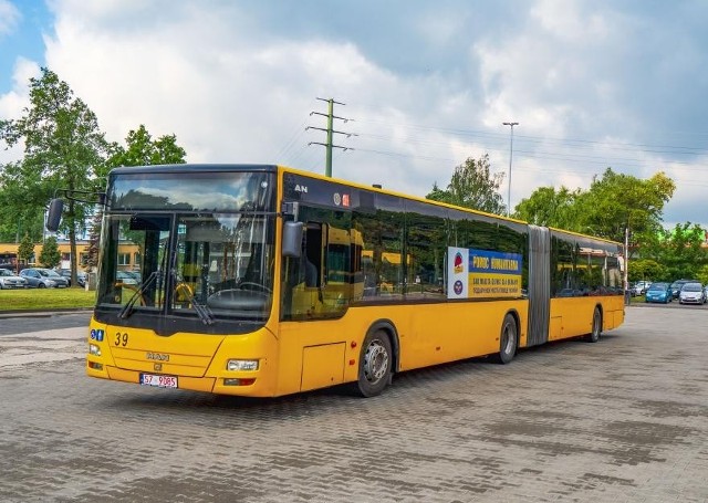 Miasto Gliwice przekazało Ukrainie autobus i samochód dostawczy.