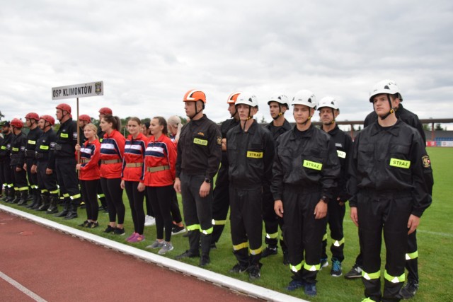 Do zawodów na szczeblu powiatowym zgłosiło się łącznie 12 drużyn reprezentujących 7 gmin z powiatu sandomierskiego jako zwycięzcy eliminacji gminnych i zwycięzcy poprzednich eliminacji powiatowych w dwóch grupach „A” – męskie drużyny pożarnicze i grupa „C” - kobiece drużyny pożarnicze.