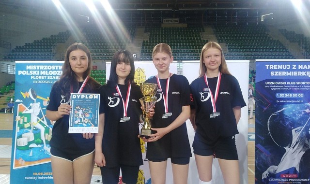Szablistki UKS Trzynastki Białystok wywalczyły dwa medale mistrzostw Polski młodziczek