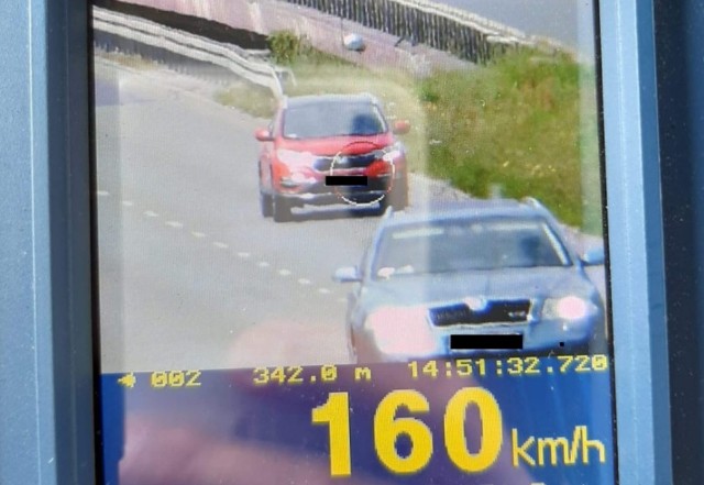 Rekordzista przekroczył prędkość o 90 km/h i był jednym z 58 kierowców zatrzymanych "za prędkość" na terenie Łodzi.Czytaj więcej na następnych kartach