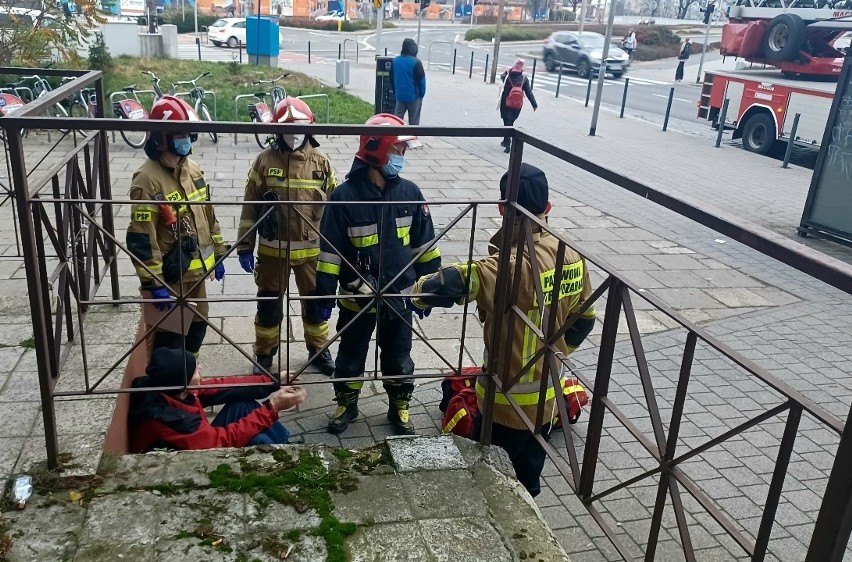 Wrocław: Dwie straże i karetka do kompletnie pijanego mężczyzny...