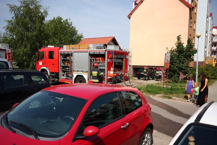 Gdańsk: Pożar na ul. Łódzkiej. Zapalił się garaż pod blokiem [ZDJĘCIA]
