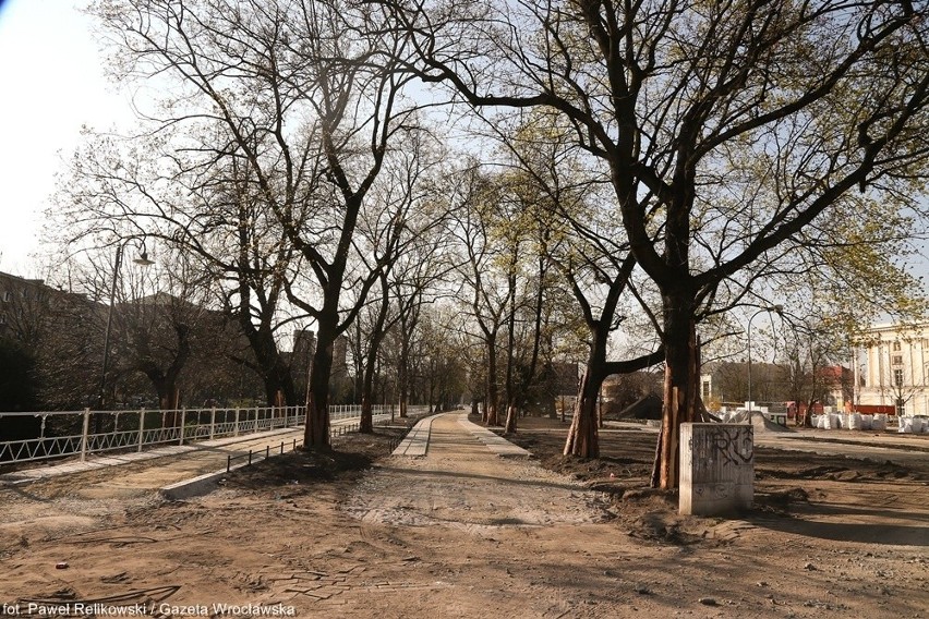 Prace nad przebudową Promenady Staromiejskiej trwają w...