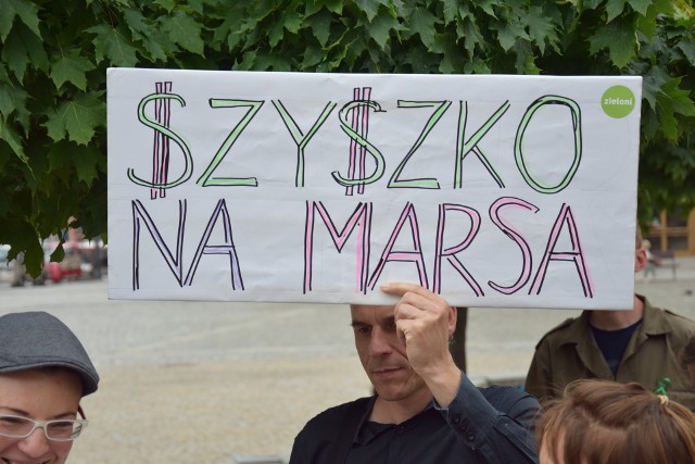 Protest przeciwko wycince drzew w Puszczy Białowieskiej