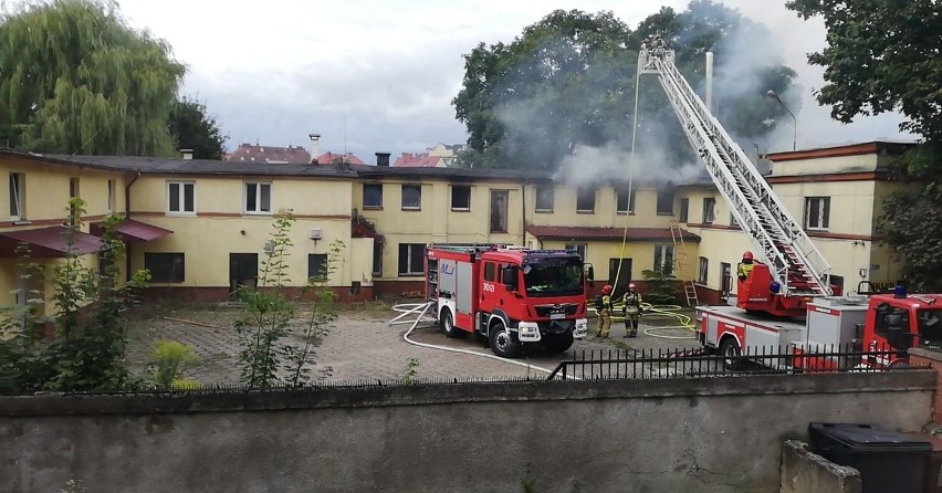 Pożar budynku przy ulicy Lutosławskiego w Słupsku [ZDJĘCIA]